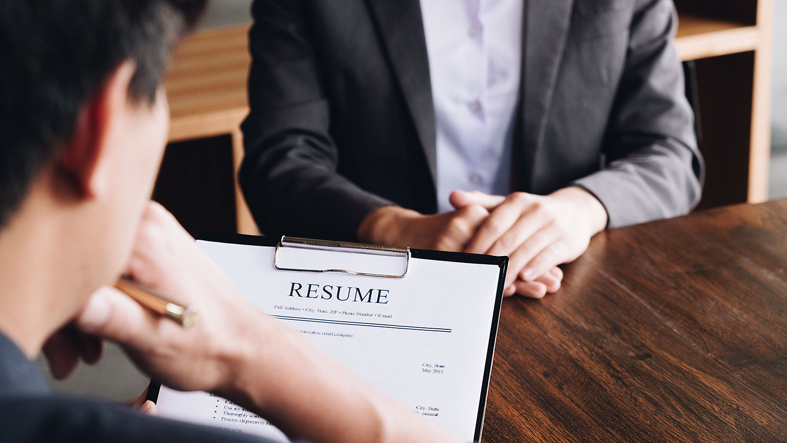 Professional resume building services: Is it worth hiring someone to write your resume?